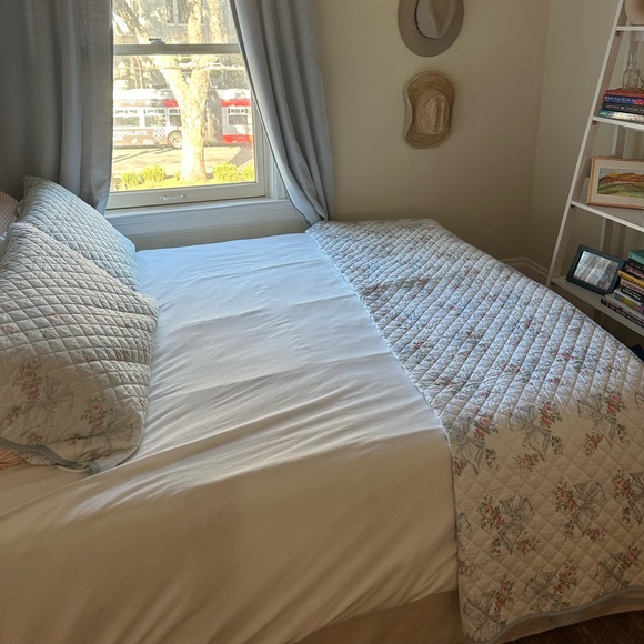 Loveshackfancy Rosa Beaux Quilt & Sham Set - Picture 4 of 5